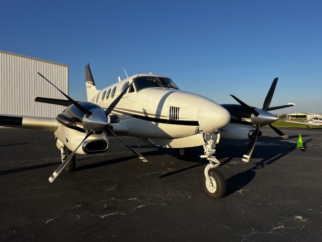 Beechcraft King Air 90 (N87HB)