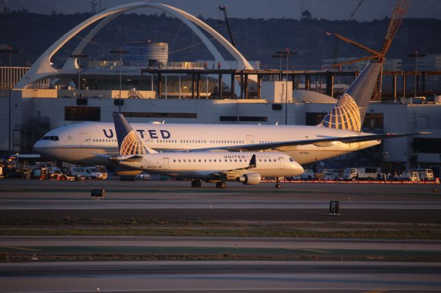 EMBRAER 175 (long wing) (N163SY)