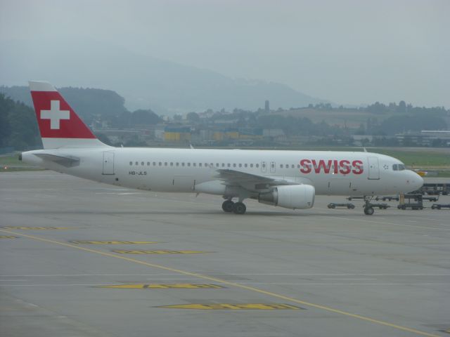 Airbus A320 (HB-JLS)