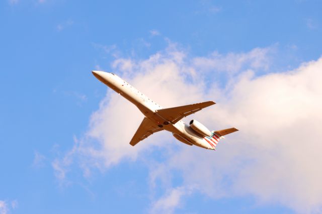 Canadair Regional Jet CRJ-200 (N656AE)