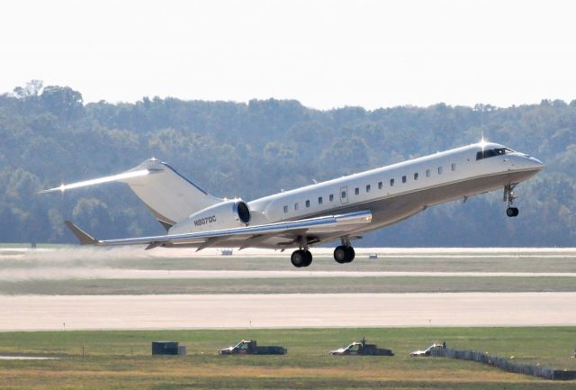 Bombardier Global Express (N807DC) - Seen at KIAD on 10/7/2010.