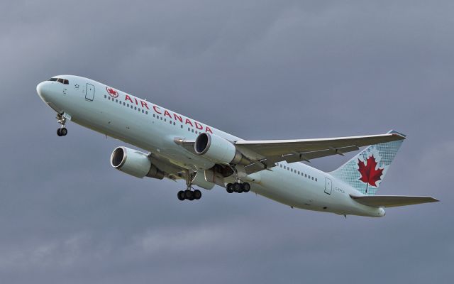 BOEING 767-300 (C-FPCA) - air canada b767-3 c-fpca dep shannon 20/6/16.