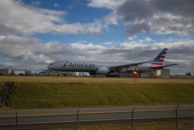 Boeing 777-200 (N726AN)