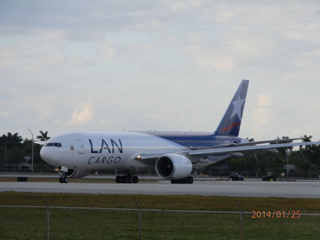 BOEING 777-200LR (N776LA)
