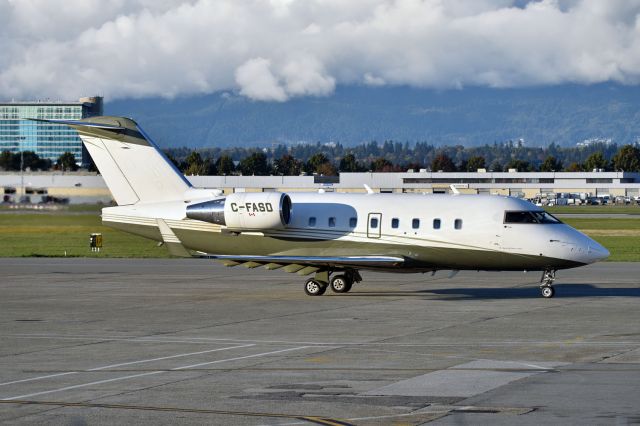 Bombardier Challenger 300 (C-FASD)