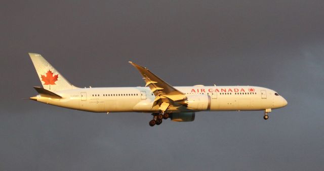 Boeing 787-8 (C-FGHZ) - 4/22/23 inbound Rwy 17R