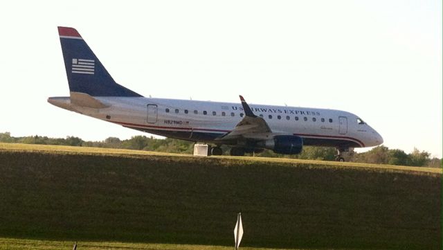 Embraer 170/175 (N829MD)