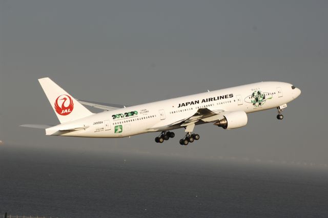 Boeing 777-200 (JA8984) - Departure at HND Airport R/W16L on 2011/10/23 Sky Eco c/s