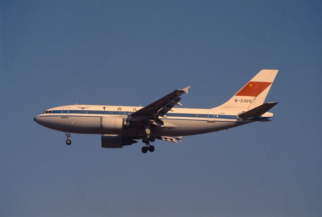 Airbus A310 (B-2305) - Final Approach to Narita Intl Airport Rwy34 on 1989/01/03