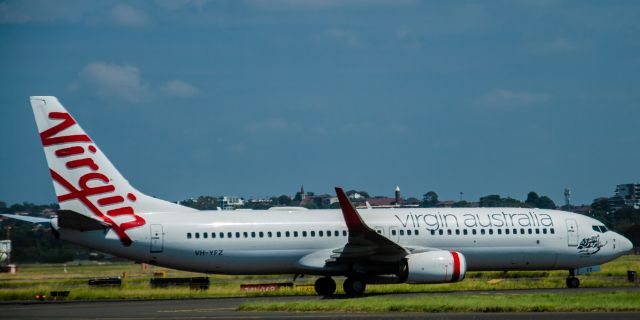 Boeing 737-700 (VH-YFZ)