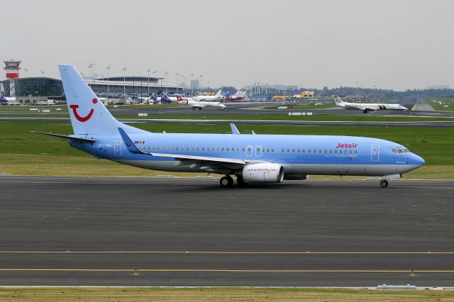 Boeing 737-800 (OO-VAS)