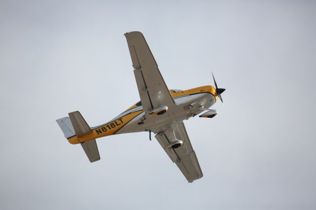 Cirrus SR-22 (N818LT)