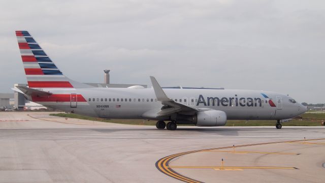 Boeing 737-800 (N944NN)