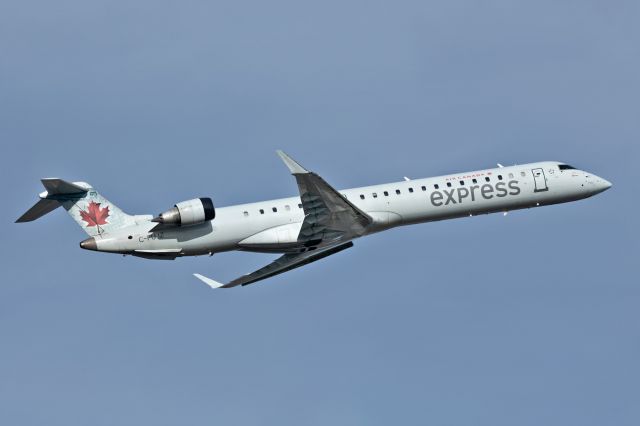 Canadair Regional Jet CRJ-900 (C-FUJZ) - mismatch