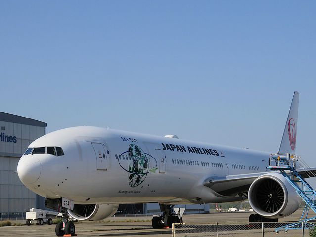 BOEING 777-300ER (JA734J) - I take a picture on May 08, 2017.