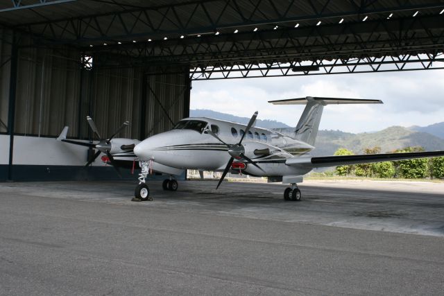 Beechcraft Super King Air 300 (N642JL)