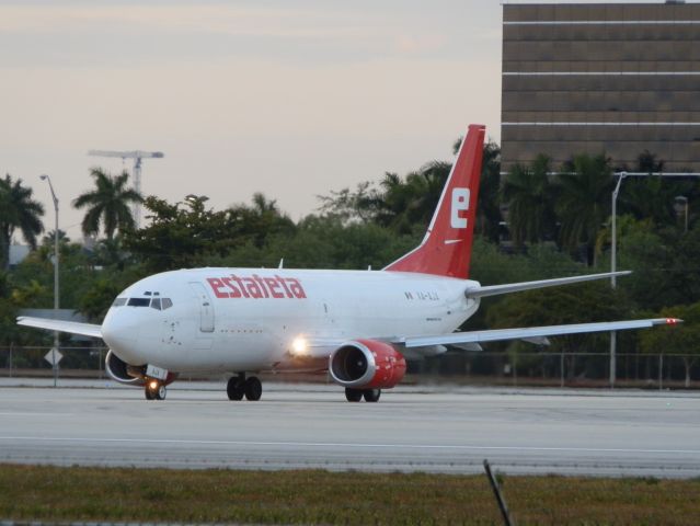BOEING 737-300 (XA-AJA)