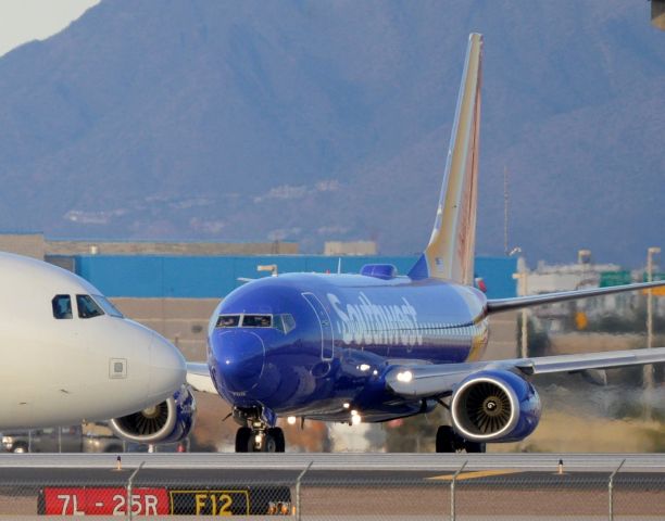 Boeing 737-700 (N788SA) - phoenix sky harbor 22NOV19