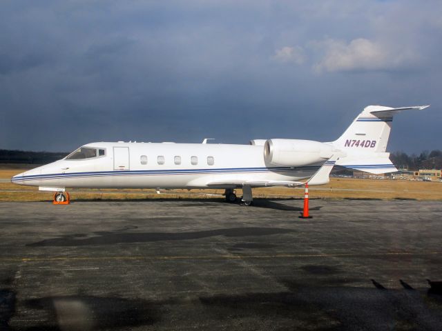 Learjet 60 (N744DB)