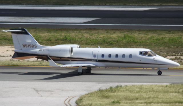 Learjet 60 (N919RS)