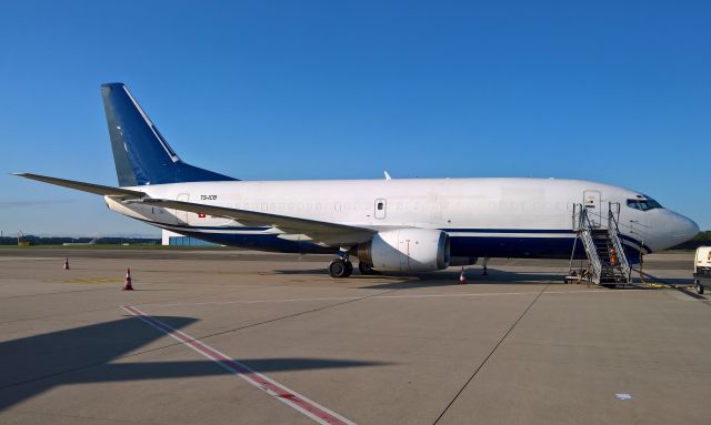 BOEING 737-300 (TS-ICB)