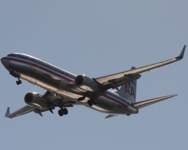 Boeing 737-700 (N831NN) - Imaged on  12/04/12