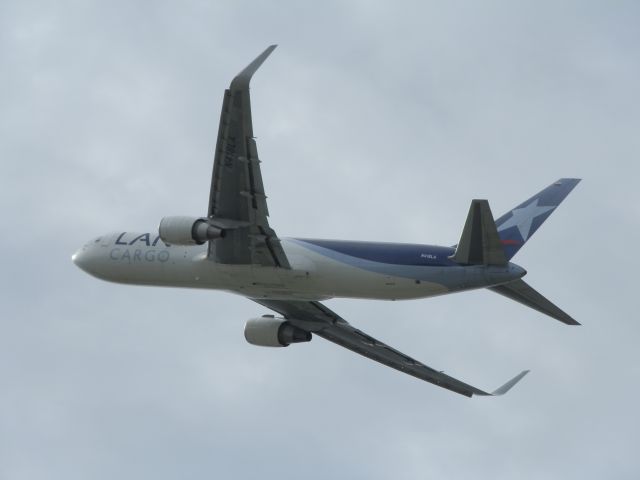 BOEING 767-300 (N418LA)