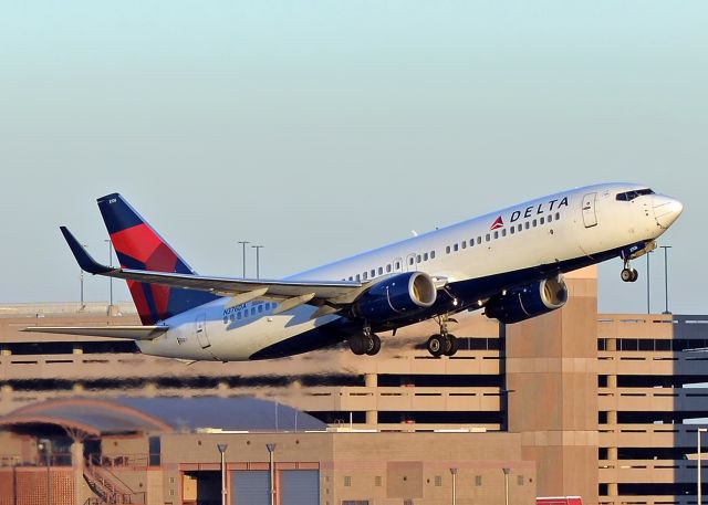 Boeing 737-800 (N376DA)