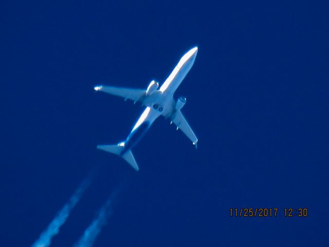 Boeing 737-900 (N260AK)