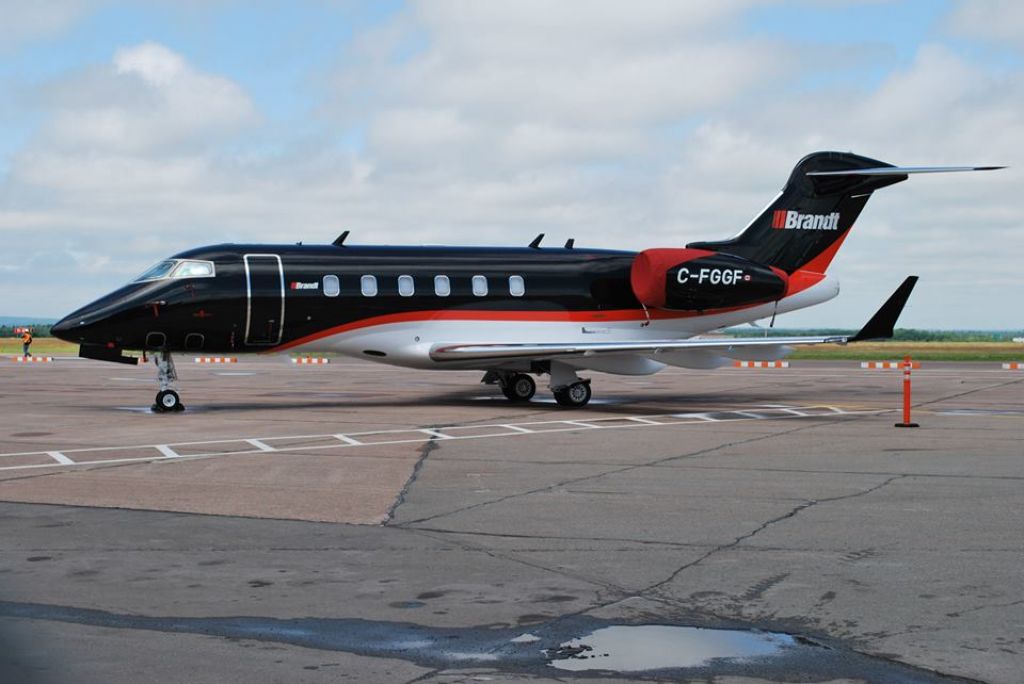 Bombardier Challenger 300 (C-FGGF) - On VIP ramp