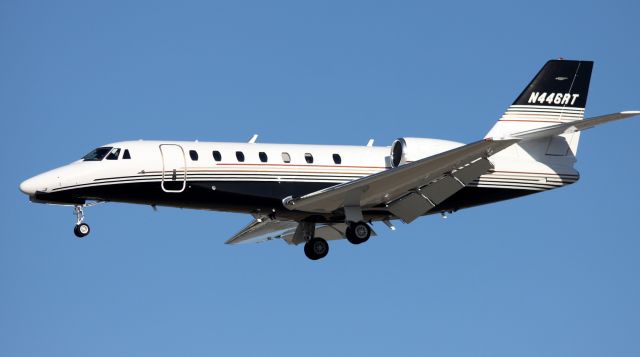 Cessna Citation Sovereign (N446RT) - Arrival Landing  30L  10-25-2015