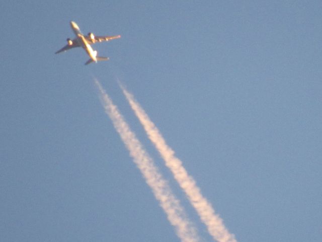 Boeing 777-200 (PH-BQO) - Flight KL624 - ATL-AMSbr /br /Taken in North Haven, CT, USA - 29/02/2016