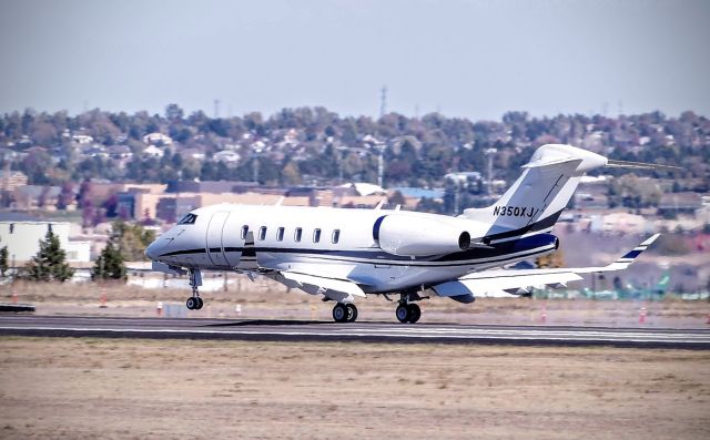 Bombardier Challenger 300 (N350XJ) - BD-100