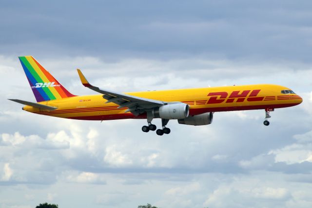 Boeing 757-200 (OE-LNW) - On short finals for rwy 09L on 28-Aug-22 operating EAT Leipzig flight BCS2212 from EDDP.