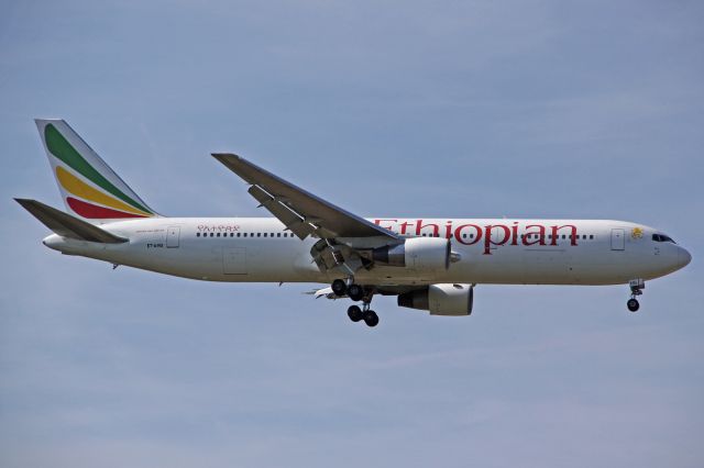 BOEING 767-300 (ET-AMG)