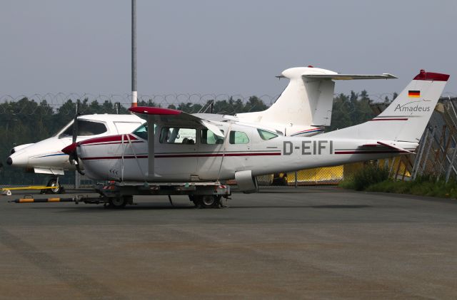 Cessna Centurion (D-EIFI) - after emergency landing. This Cessna 210 landed without gear. Airport closed for 2 hours.