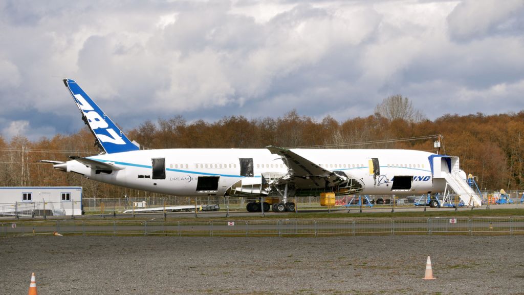 Boeing 787-8 (N787FT) - BOE005 (ln 5 / cn 40694) scrapping in progress on 3.25.18. 