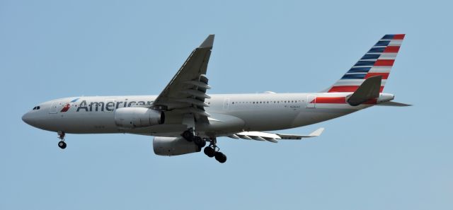 Airbus A330-200 (N286AY) - Just moments till landing, spring 2019.