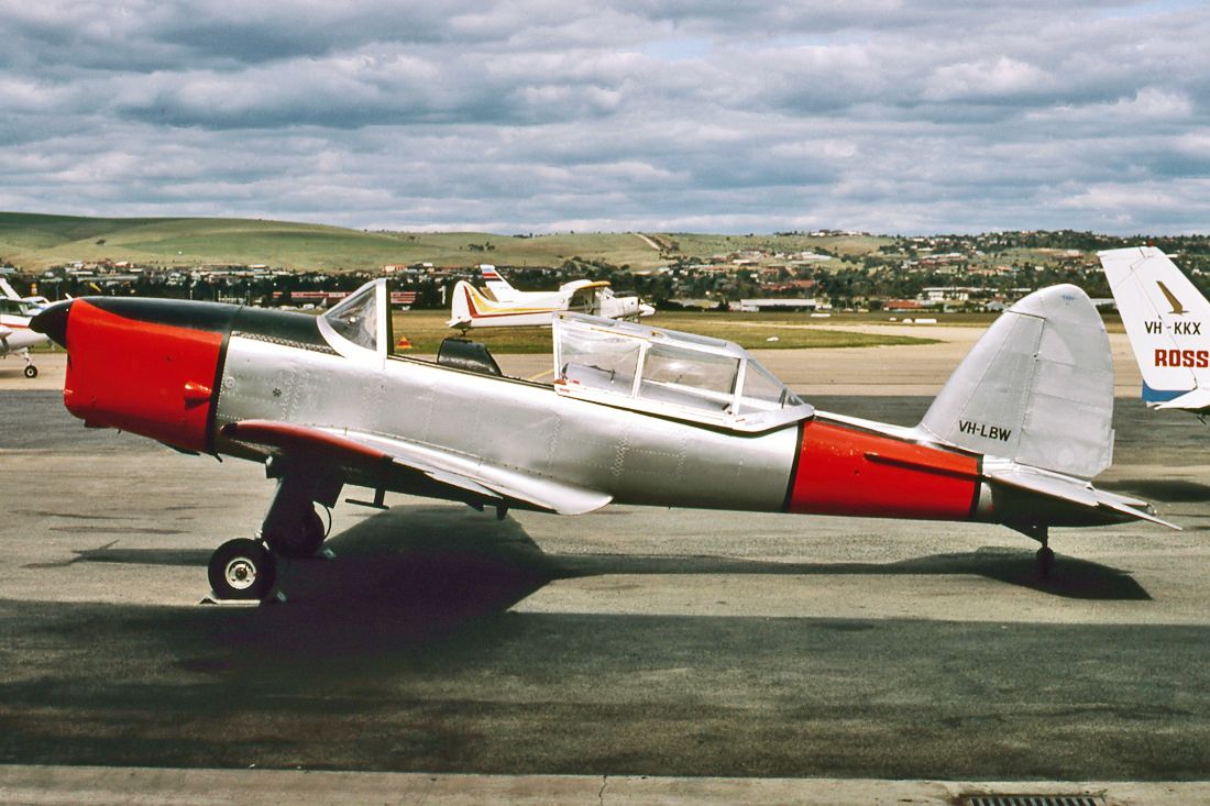 VH-LBW — - DE HAVILLAND DHC-1 CHIPMUNK 22 - REG : VH-LBW (CN C1/0101) - PARAFIELD AIRPORT ADELAIDE SA. AUSTRALIA - YPPF 10/9/1985