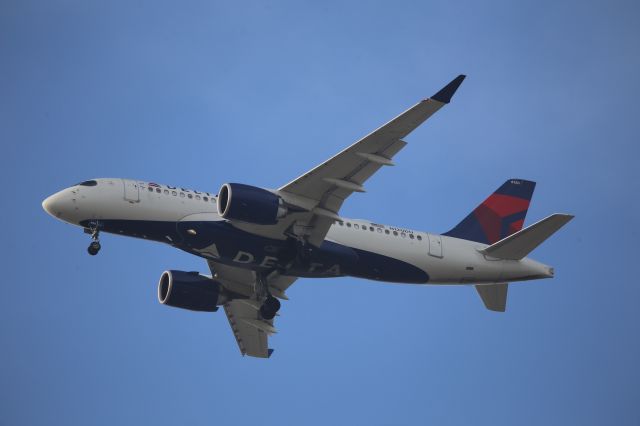 Airbus A220-100 (N120DU)
