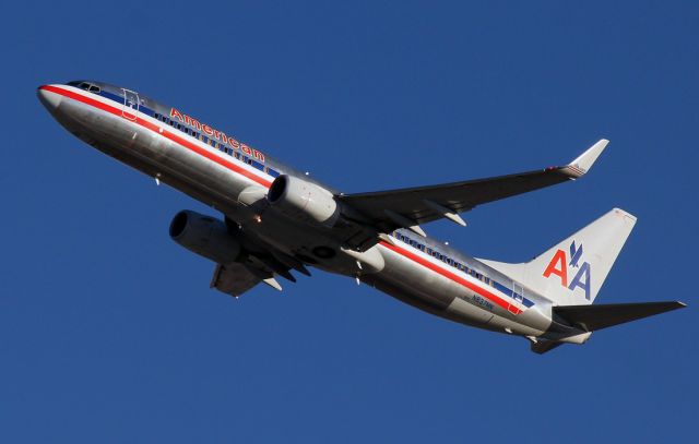 Boeing 737-800 (N837NN)