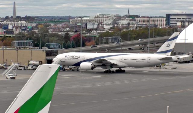 Boeing 777-200 (4X-ECB)