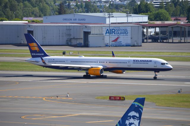 BOEING 757-300 (TF-FIX) - ICE664 departing on 28L for Keflavik (BIKF/KEF). Arrived into PDX as ICE665 the day prior. My first time seeing the longer 757-300 from Icelandair at PDX and likely the very-first time the airline has actually sent one here! Didn't think the B753 had the necessary range to fly between KEF and PDX, unless the flights were operated with a restricted payload. Regardless, this was a rare sighting for PDX-spotters!