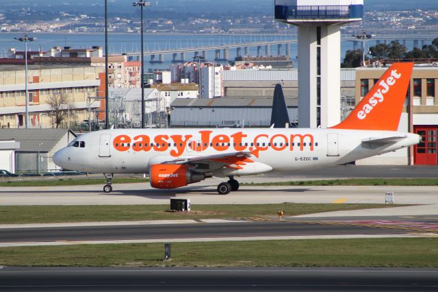 Airbus A319 (G-EZDC) - Aeroporto Gen. Humberto Delgado - Lisbon     26-02-2018