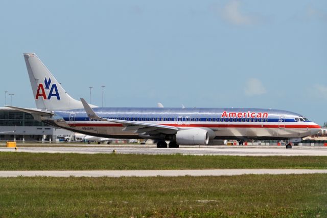 Boeing 737-800 (N940AN)