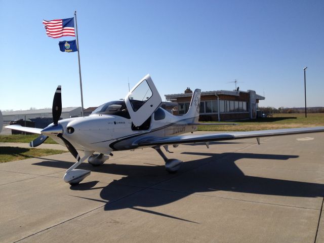 Cirrus SR-22 (N1303H)