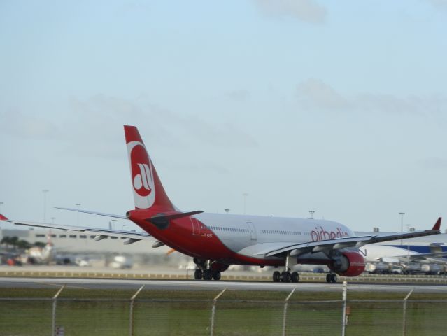 Airbus A330-200 (D-ALPE)