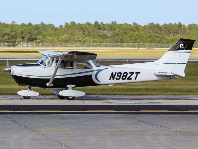 Cessna Skyhawk (N98ZT)