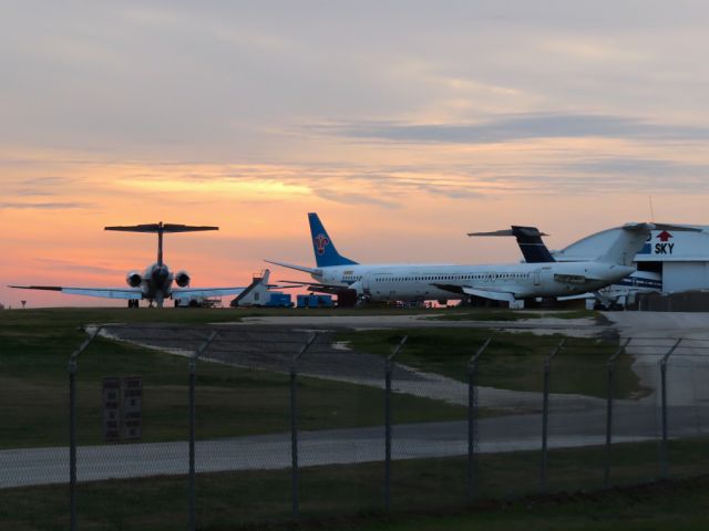 McDonnell Douglas MD-81 (N819US) - The sun sets on San Antonio...as well as some of these well-traveled birds. Jetran Llc. Texas is the owner of N819US, which is the all-white MD-81 in the right-center of the frame. To the left is another MD-80 series aircraft, N986AK ex-Premier Avia (of Russia), and behind N819US is N273VS 737-31L(ex-China Southern B-2930) and another MD-80 series aircraft which I have yet to identify, as it had no reg.