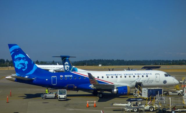 EMBRAER 175 (long wing) (N651QX) - ERJ 170-200 LR